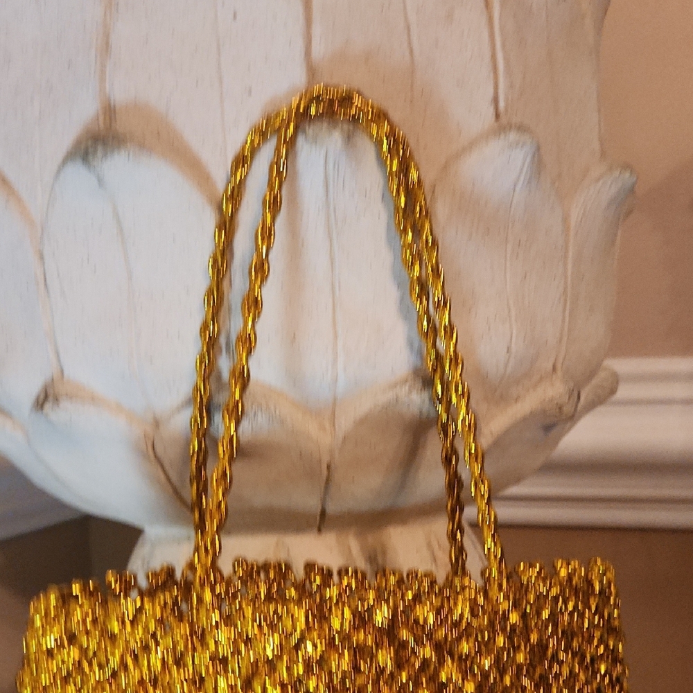 Elegant Gold Woven Women's Bag - Picture 4 of 17